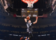 开云棋牌官方-橙色风暴席卷围场，雷诺引擎怒吼，皮亚斯特里铸就独一档的巅峰一夜