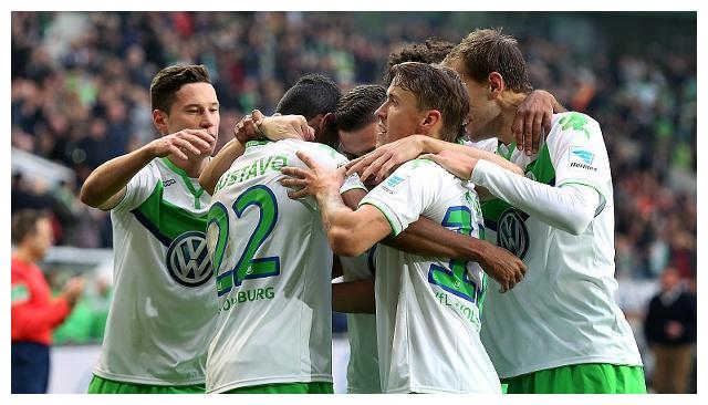 包含沃尔夫斯堡击败沙尔克，豪取分领先的词条