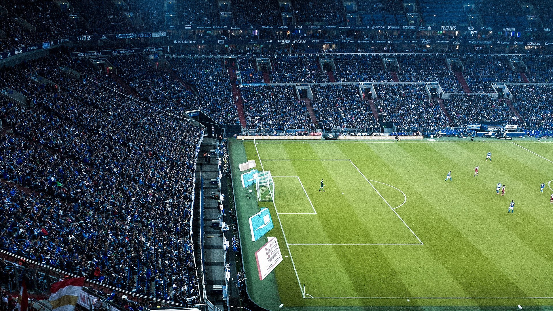 赛道与绿茵的共鸣，黄喜灿的攻防转换艺术照亮F1揭幕战之夜